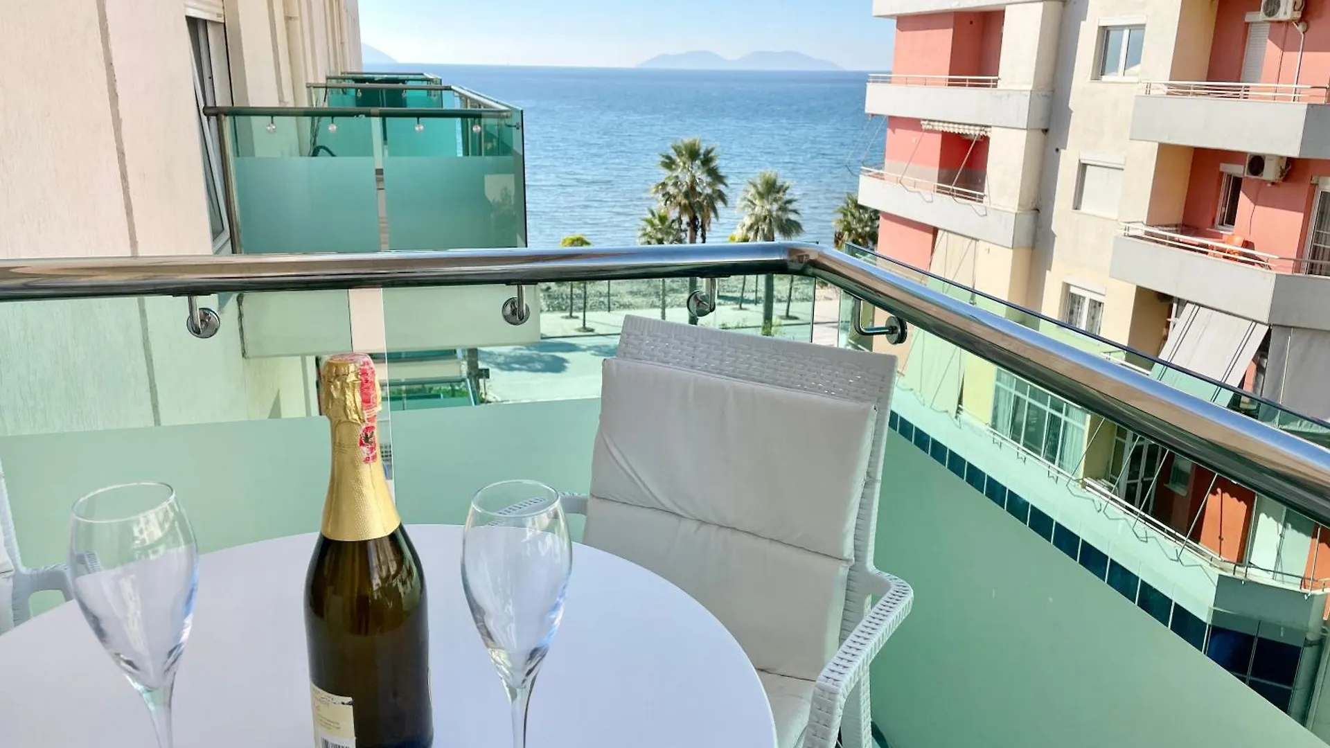 Appartamento Luxury Sea Side Vlorë 0*,